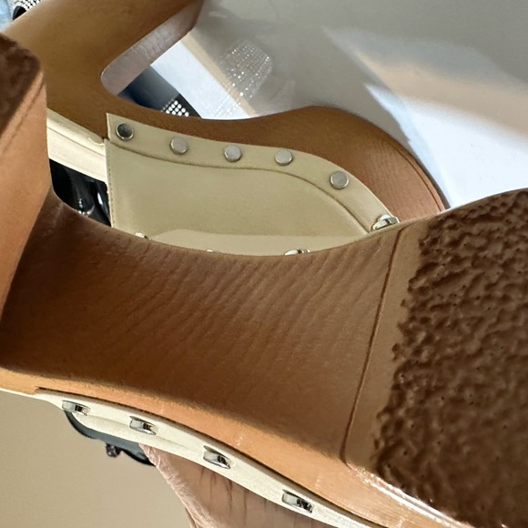 Sara - Picture 4 of 9